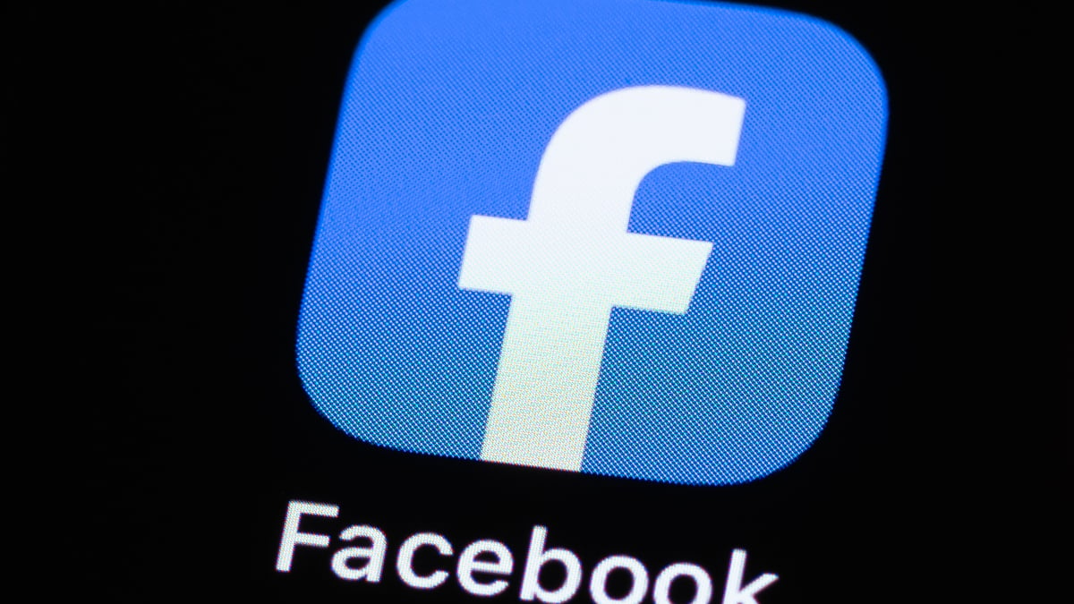 No, the black Facebook app icon isn’t a new logo. Here’s why you’re seeing it.