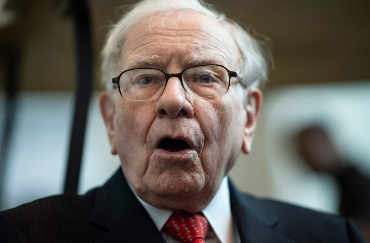 On Warren Buffett’s 94th birthday, people share his best investing advice