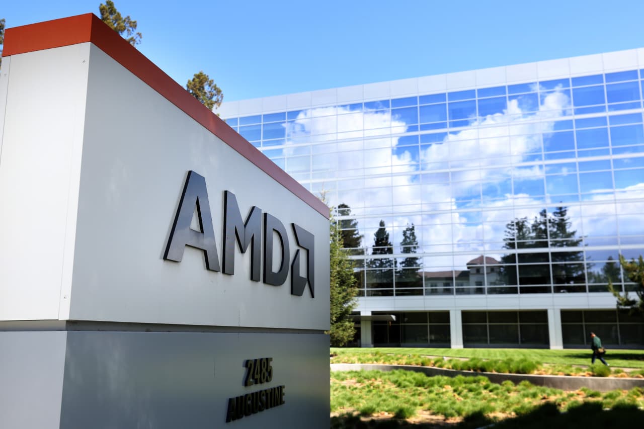 AMD’s AI event features new chips — but it doesn’t help the stock