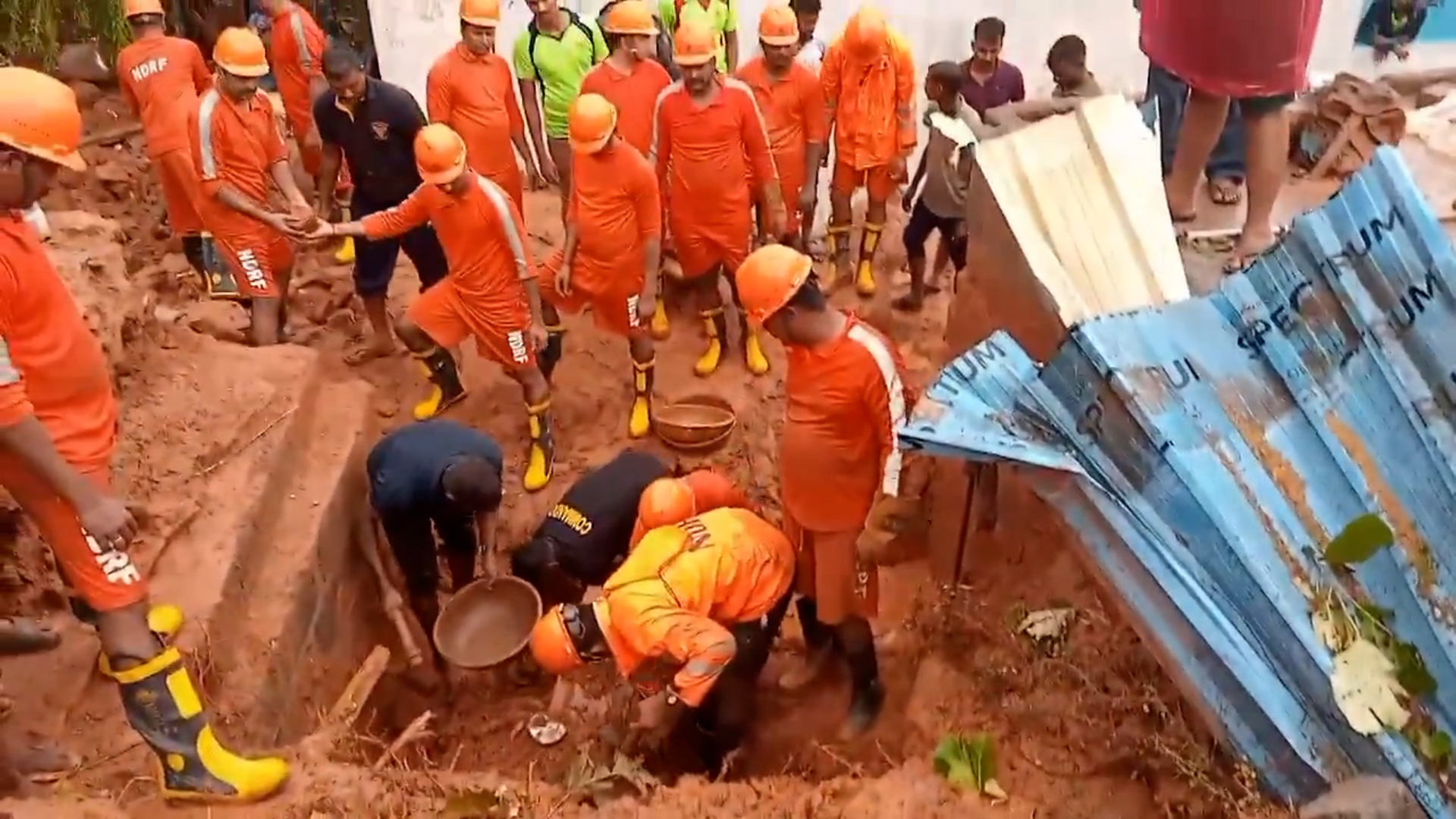 Video: Heavy rains cause deadly landslide and floods in southern India | Floods