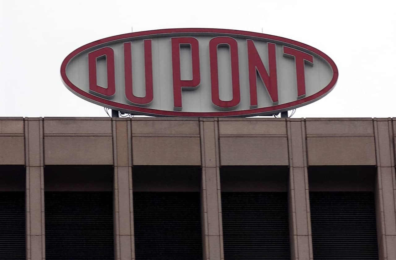 DuPont brings a twist to its spinoff plans