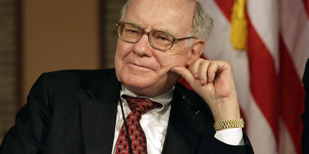 Growth expectations have plummeted as global fund managers pour out of U.S. equities and pile in to cash like Warren Buffett 