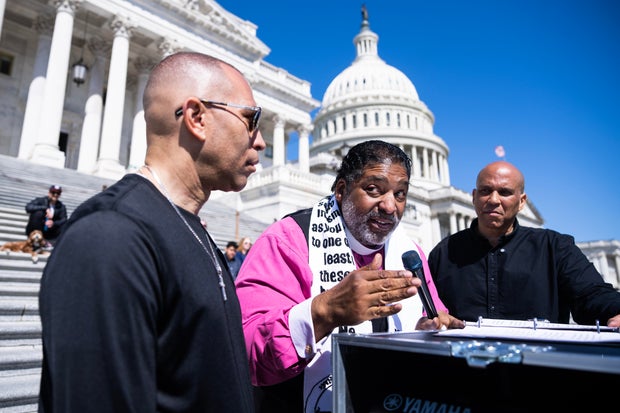 Jeffries, Booker warn of “moment of moral urgency” in sit-in protest against GOP budget on Capitol steps