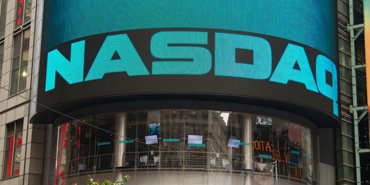 Two bullish signs: S&P 500 tips positive for the year and the Nasdaq sees a successful IPO