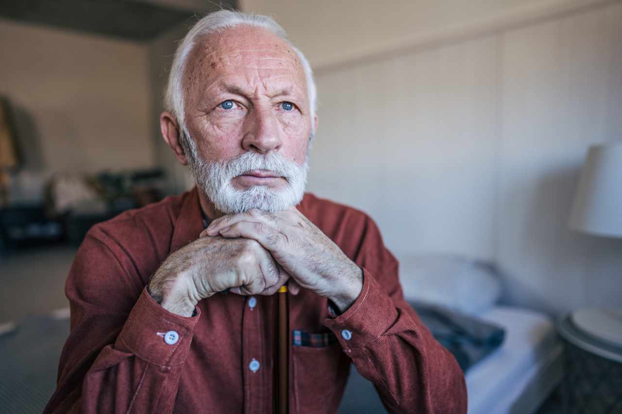 My brother-in-law left $600K to a friend. He experienced oxygen deprivation due to COPD. Can my husband contest the will?